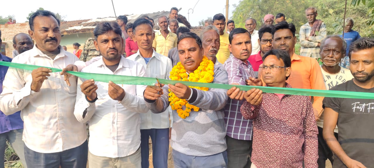 विधायक प्रतिनिधि द्वारा नये टांसफार्मर का उद्घाटन लोगों में हर्ष 1 WhatsApp Image 2025 11 21 at 5.56.43 PM
