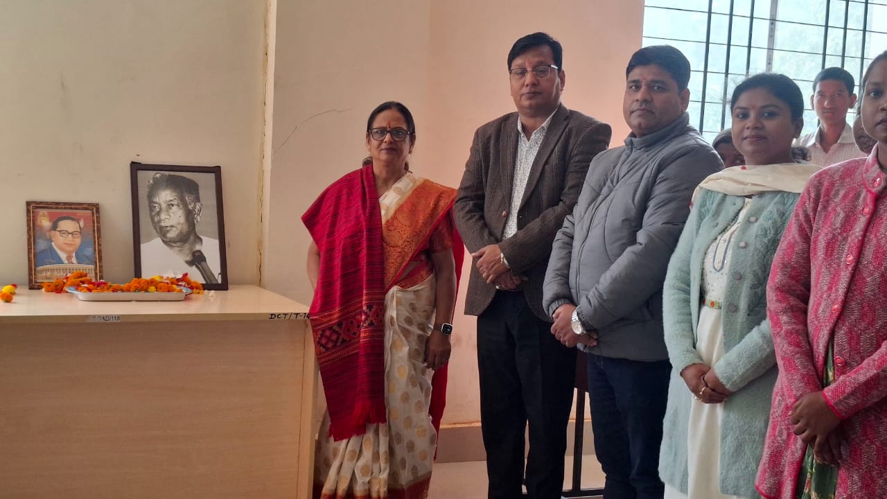 डिग्री कॉलेज टुंडी में ‘हमारा संविधान हमारा सम्मान’ कार्यक्रम का भव्य आयोजन 1 WhatsApp Image 2025 11 27 at 8.05.19 AM