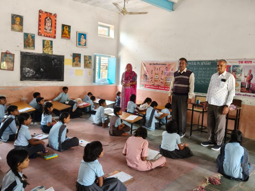 ऐसीबीईओ देसूरी ने सादड़ी, राजपुरा ,मांडीगढ व गुड़ा जाटान में चल रही अर्द्धवार्षिक परीक्षा व दक्षता आधारित आंकलन का औचक निरीक्षण कर दिए दिशा निर्देश 2 WhatsApp Image 2025 11 29 at 15.09.56 6d98c9d2
