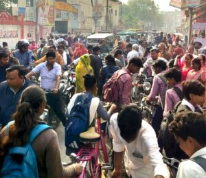तहसील गेट पर यातायात व्यवस्था पूर्ण रूप से ध्वस्त अतिक्रमण, अवैध पार्किंग और पुलिस निष्क्रियता पर उठ रहे गंभीर सवाल 3 IMG 20251210 WA0387