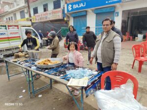UPR सोलर ग्रीन एनर्जी की पहल: सड़क सुरक्षा अभियान के साथ वितरित किया प्रसाद 2 IMG 20251221 WA0032