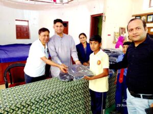 वरकाणा पार्श्वनाथ जैन विधालय में बेग पाकर विद्यार्थियों के खिले चेहरे 2 WhatsApp Image 2025 12 03 at 19.57.00 ecf97791