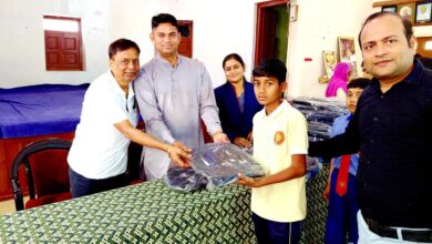 वरकाणा पार्श्वनाथ जैन विधालय में बेग पाकर विद्यार्थियों के खिले चेहरे 11 WhatsApp Image 2025 12 03 at 19.57.00 ecf97791