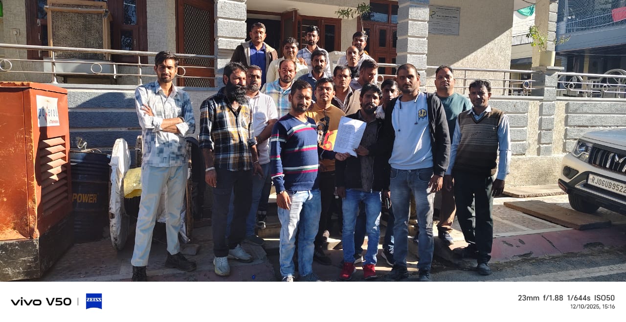 वी आर पावर इक्यूपमेंट प्राइवेट लिमिटेड (इंडस टॉवर लिमिटेड), टेक्निशियनों की 11 सूत्रीय मांग को लेकर प्रदर्शन 1 WhatsApp Image 2025 12 11 at 12.45.22 5d800793