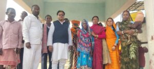 झारखंड के प्रेरणास्रोत स्व बिनोद बाबू 34 वें पुण्यतिथि पर याद किए गए बंगारो स्थित आदमकद प्रतिमा पर माल्यार्पण कार्यक्रम का आयोजन 5 WhatsApp Image 2025 12 18 at 4.26.34 PM