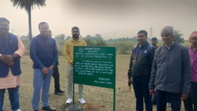 टुण्डी अंचलाधिकारी द्वारा ग़ैर आबाद भूमि पर लगाया गया सरकारी बोर्ड अवैध कब्जा पर लगी पूर्ण पाबंदी 10 WhatsApp Image 2025 12 18 at 5.07.32 PM