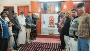 आजाद नगर हनुमान मंदिर में विशेष भोग आयोजन, बालाजी को पकौड़ी और आलू बड़ों का अर्पण 4 IMG 20260104 WA0029