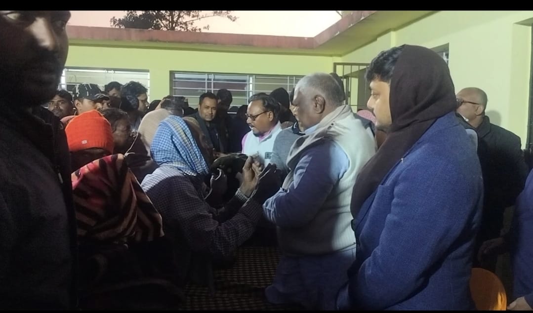 जिला प्रशासन धनबाद के द्वारा सोहराय पर्व को लेकर सैकड़ों असहायों के बीच कंबलों का वितरण 1 IMG 20260110 WA01181