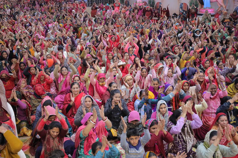 आध्यात्मिक साधना से उमड़ा श्रद्धा का सैलाब, वसंत विजयानंद गिरी महाराज ने कराए सनातन चेतना के दिव्य दर्शन 1 IMG 20260126 WA0026
