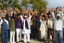 सड़क मरम्मत की मांग को लेकर ग्रामीणों ने मछली शहर के तुलापुर में जमकर किया प्रदर्शन 4 WhatsApp Image 2026 01 11 at 7.06.19 PM
