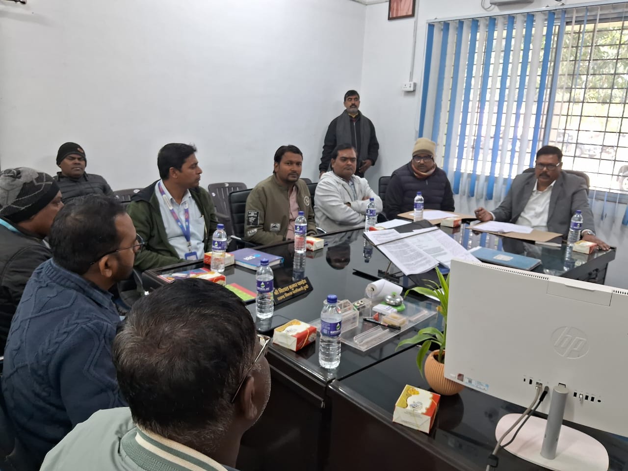किसानों को सशक्त बनाने की पहल: टुण्डी बीडीओ की अध्यक्षता में बैंक व कृषि विभाग की महत्वपूर्ण बैठक 1 WhatsApp Image 2026 01 17 at 8.30.43 PM
