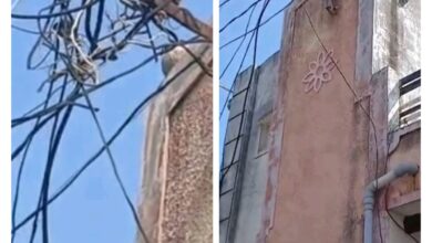 नियमों की दीवार टूटी, मकान की दीवार में गाड़ा गया सरकारी बिजली खंभा — कभी भी हो सकता है बड़ा हादसा 12 WhatsApp Image 2026 02 04 at 3.59.13 PM