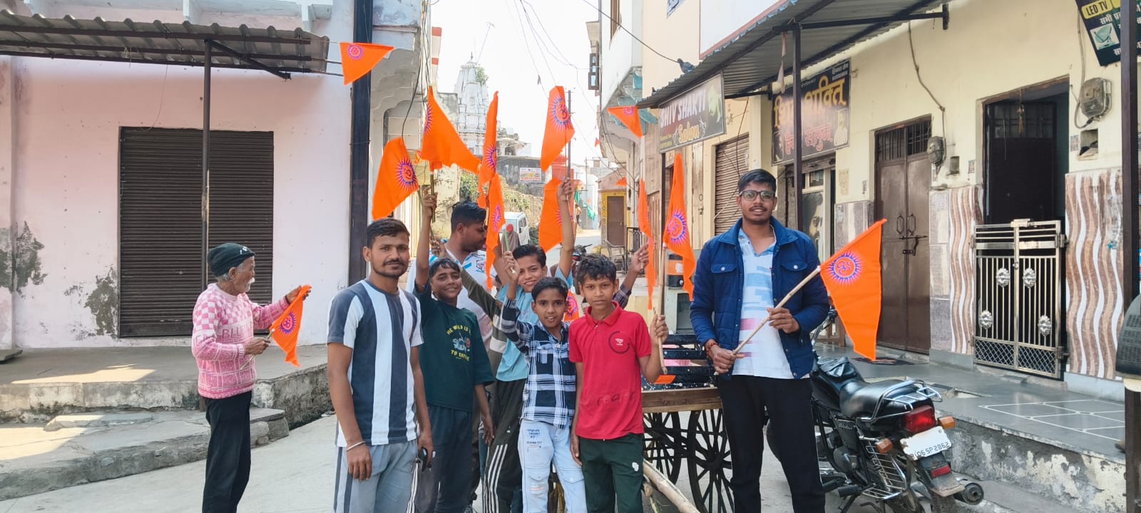 गुरलां में 8 को विराट हिन्दू सम्मेलन: भगवा रंग में रंगा कस्बा, युवाओं में जोश, हजारों श्रद्धालुओं की संभावना 1 WhatsApp Image 2026 02 07 at 12.03.35 PM