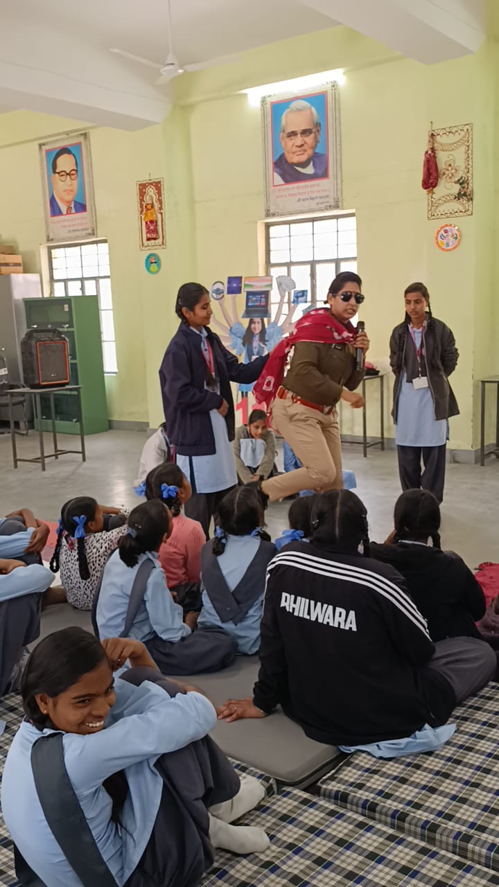 पीएम श्री राजकीय बालिका उच्च माध्यमिक विद्यालय बापू नगर में आत्मरक्षा प्रशिक्षण का प्रभावी आयोजन 1 WhatsApp Image 2026 02 10 at 4.51.55 PM