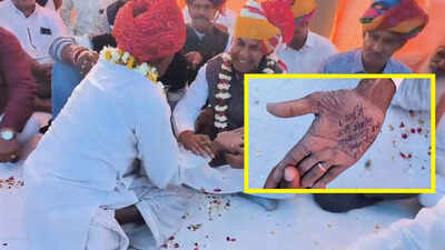 विधायक ने बुजुर्ग की हथेली पर लिखकर दिया पुलिया निर्माण का वचन, चर्चा में “हथेली वाला एग्रीमेंट” 1 WhatsApp Image 2026 02 11 at 8.08.10 AM