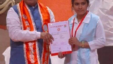 जय नारायण व्यास विश्वविद्यालय जोधपुर में विद्यावाड़ी महाविद्यालय की बीकॉम छात्रा ग्रेसी सोनी को राज्यपाल ने स्वर्ण पदक से किया सम्मानित 11 WhatsApp Image 2026 02 13 at 6.54.49 PM 1