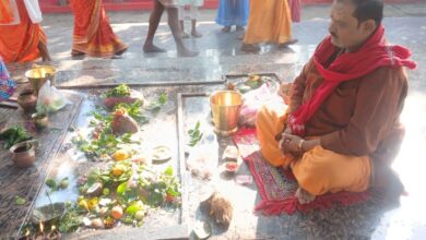 बाबा नंदानाथ के दरबार में महाशिवरात्रि पर हजारों श्रद्धालुओं ने किया जलाभिषेक ।टुण्डी/धनबाद। 15 WhatsApp Image 2026 02 15 at 6.39.12 PM