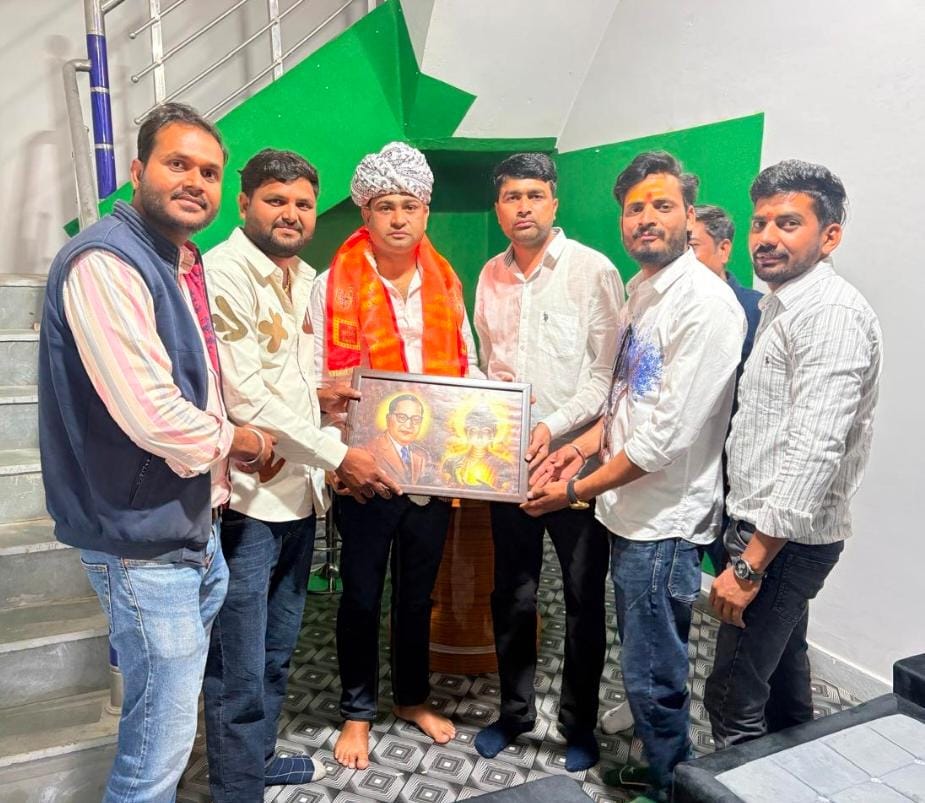 जन्मदिन के उपलक्ष्य मे सेवा का संकल्प: कुमावत ने भारत न्यूज़ संस्थान को भेंट किया टेलीप्रॉम्प्टर 1 WhatsApp Image 2026 02 15 at 7.07.27 PM