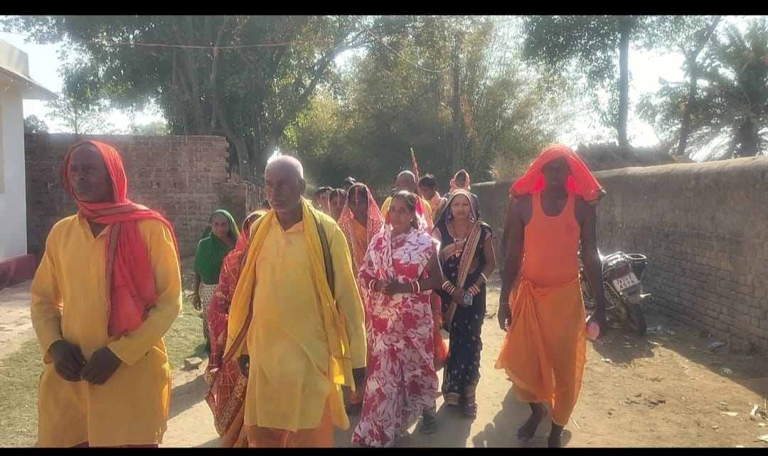 टुंडी के फुलझर बरवाटांड़ में उमड़ा आस्था का जनसैलाब, 5 हजार श्रद्धालुओं ने ग्रहण किया महाप्रसाद 1 WhatsApp Image 2026 02 17 at 5.43.02 PM