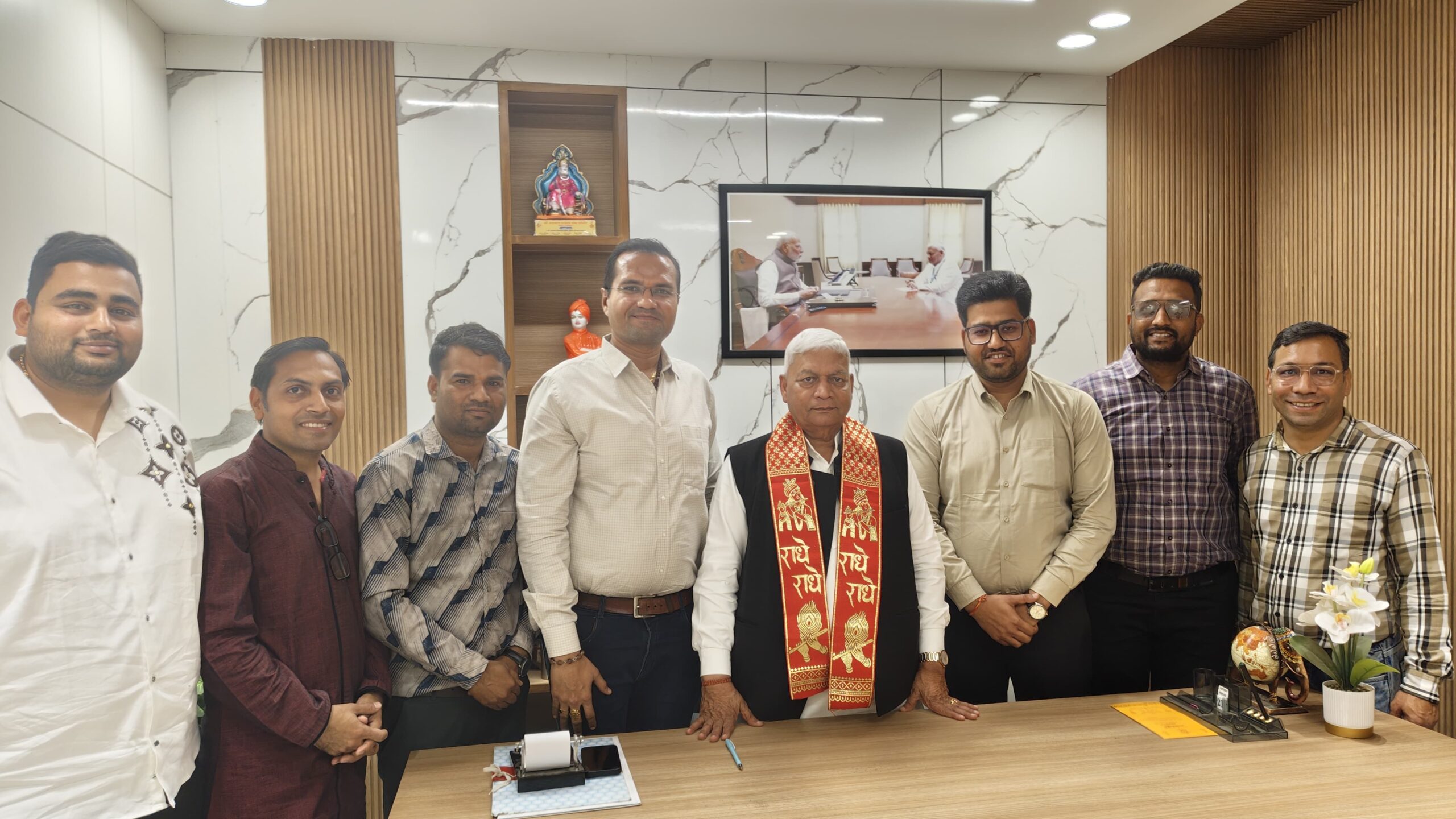 नवनियुक्त वैश्य युवा जिला कार्यकारिणी ने संभागीय अध्यक्ष एवं भीलवाड़ा सांसद दामोदर अग्रवाल से की भेंट, व्यक्त किया आभार 1 WhatsApp Image 2026 02 22 at 3.33.27 PM scaled