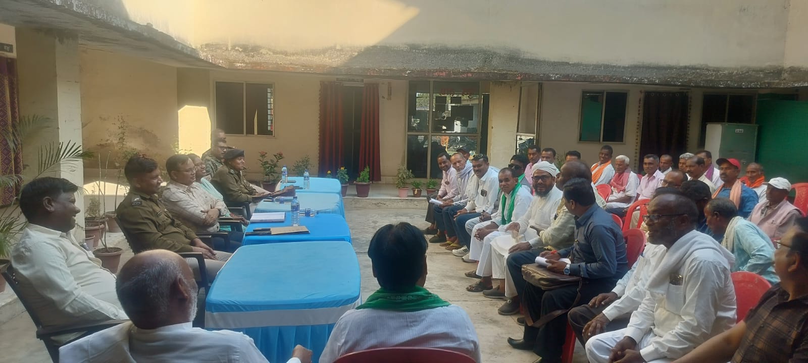 टुण्डी थाना परिसर में शांति समिति की बैठक 1 WhatsApp Image 2026 02 26 at 6.12.48 PM