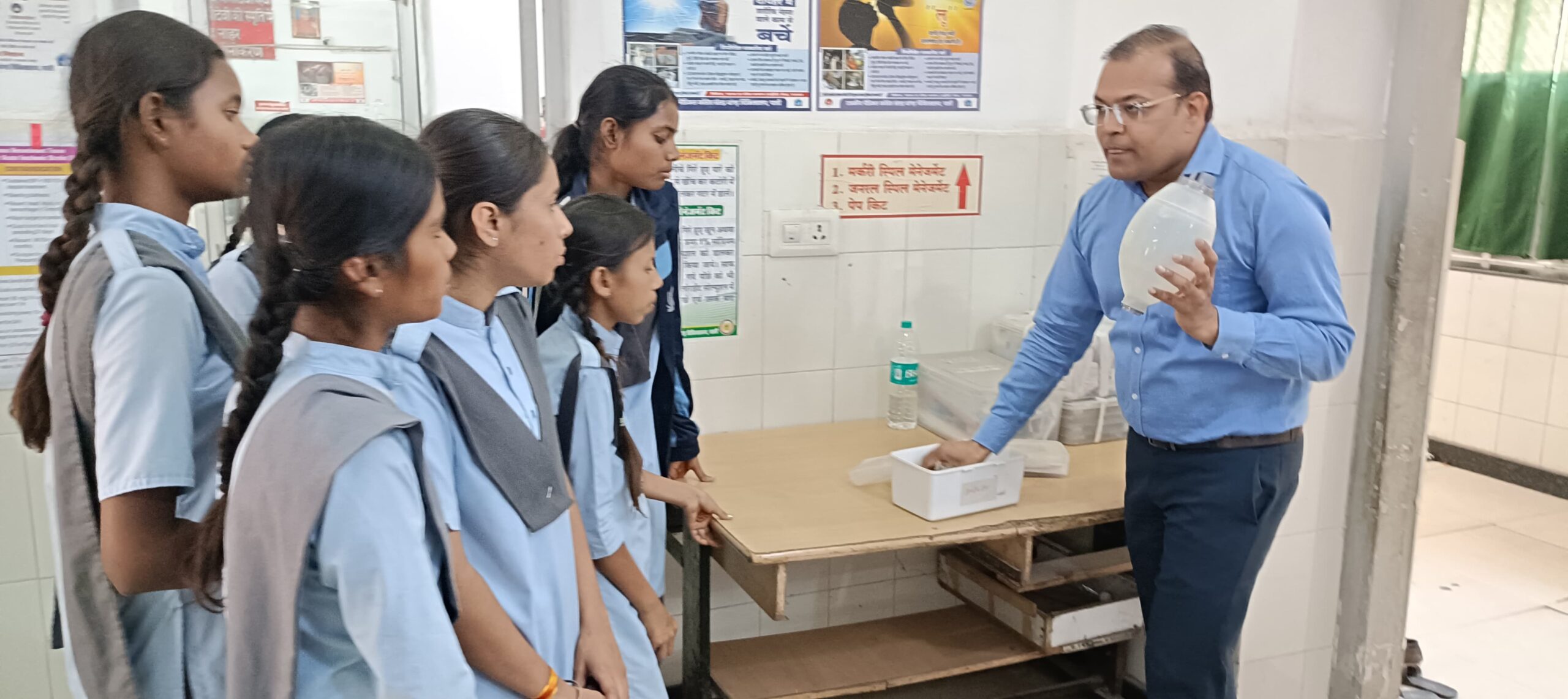 मिल क्षेत्र की छात्राओ ने बांगड चिकित्सालय मे जानी उपचार की प्रक्रियाक्षेत्र की छात्राओ ने बांगड चिकित्सालय मे जानी उपचार की प्रक्रिया 1 WhatsApp Image 2026 02 27 at 8.03.38 PM scaled