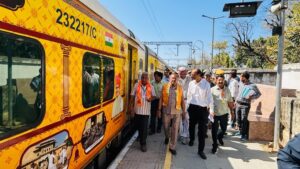 अजमेर से तिरूपति के लिए विशेष ट्रेन रवाना, वरिष्ठ नागरिक तीर्थयात्रा योजना के तहत 1000 श्रद्धालु रवाना 5 2 1