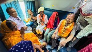 अजमेर से तिरूपति के लिए विशेष ट्रेन रवाना, वरिष्ठ नागरिक तीर्थयात्रा योजना के तहत 1000 श्रद्धालु रवाना 6 3 1