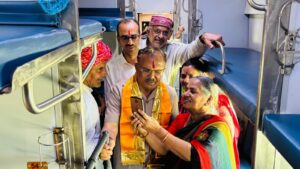 अजमेर से तिरूपति के लिए विशेष ट्रेन रवाना, वरिष्ठ नागरिक तीर्थयात्रा योजना के तहत 1000 श्रद्धालु रवाना 7 4
