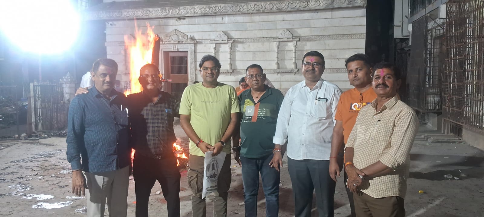 भायंदर पश्चिम में 20 वर्षों की परंपरा: हर्षोल्लास के साथ हुआ भव्य होलिका दहन 1 IMG 20260302 WA0114