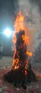 भायंदर पश्चिम में 20 वर्षों की परंपरा: हर्षोल्लास के साथ हुआ भव्य होलिका दहन 5 IMG 20260302 WA0115