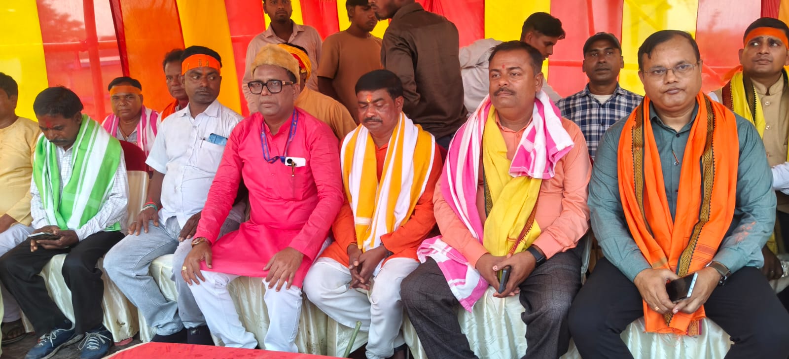 सर्वोच्च मानवाधिकार संरक्षण चैयरमैन मोहम्मद जाहिद हुसैन के आवासीय कार्यालय परिसर में रामनवमी अखाड़ा दलों का भव्य स्वागत 1 IMG 20260327 WA0073