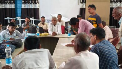 प्रतापपुर सर्रा पथ को लेकर रैयतों के साथ मुखिया एवं अंचल कर्मियों ने किया बैठक 13 WhatsApp Image 2026 02 28 at 7.01.11 PM