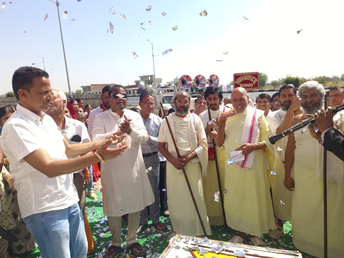 केसरिया धाम महातीर्थ पर गुरु भगवन्तों का मंगल प्रवेश एवं प्रतिष्ठा महोत्सव प्रारम्भ 1 WhatsApp Image 2026 03 10 at 7.38.19 PM