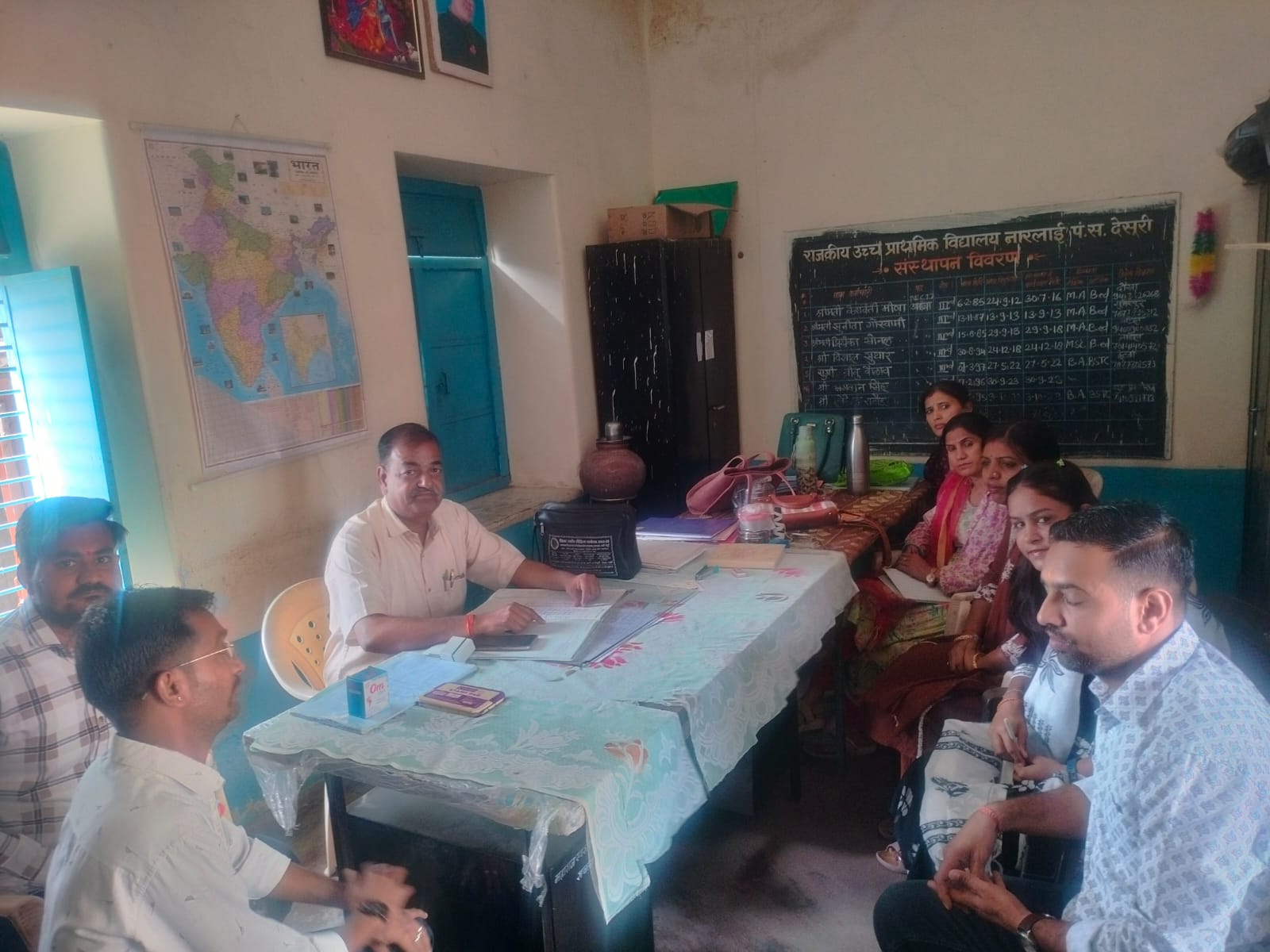 ऐसीबीईओ विजय सिंह माली ने मेगा पीटीएम व प्रवेशोत्सव की तैयारियों को लेकर दिए आवश्यक दिशा-निर्देश 1 WhatsApp Image 2026 03 17 at 5.13.05 PM
