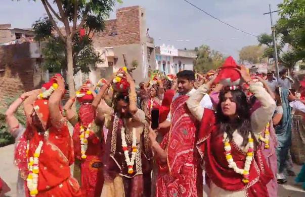 दूदनी में भाटी परिवार द्वारा भव्य कलश यात्रा, बाली प्रधान सहित बड़ी संख्या में श्रद्धालु शामिल 1 भाटी परिवार