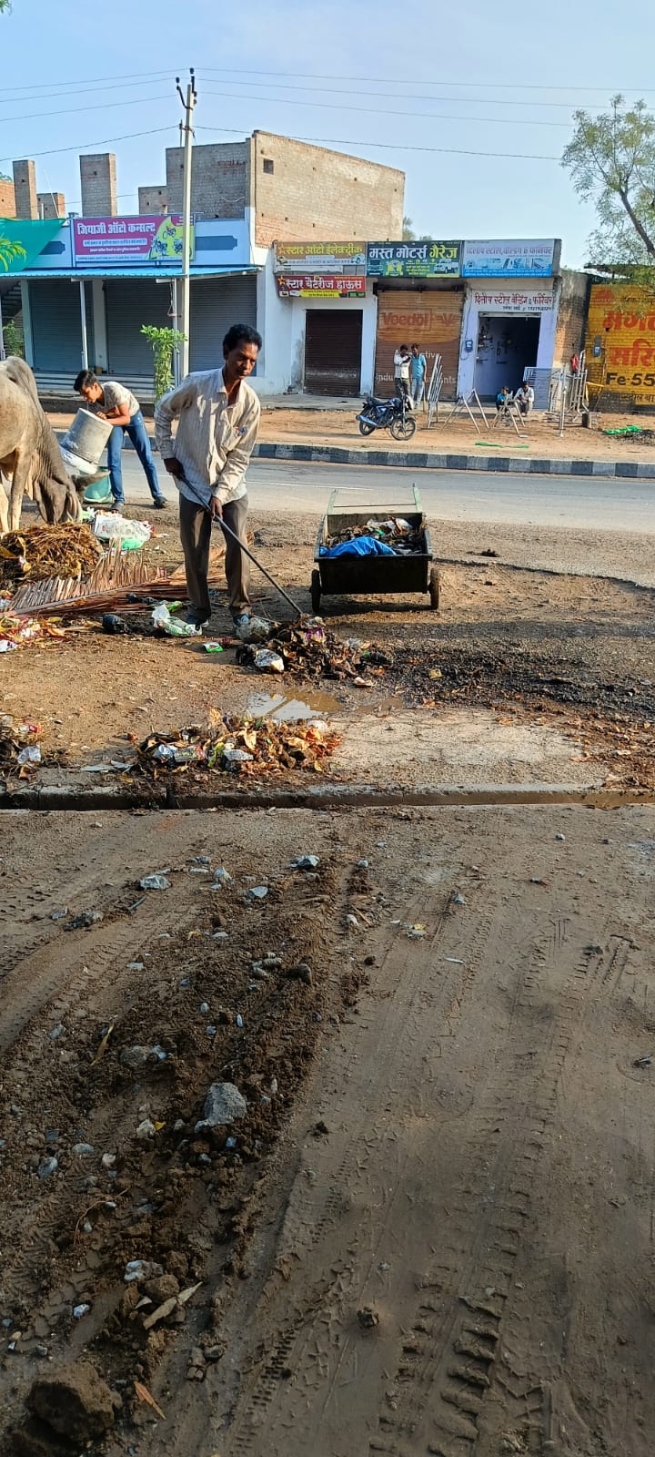बाली नगर पालिका: नेचुरल गैस ठेकेदार की लापरवाही से सड़क पर मलबा, बढ़ा खतरा 1 WhatsApp Image 2026 03 20 at 9.26.18 AM
