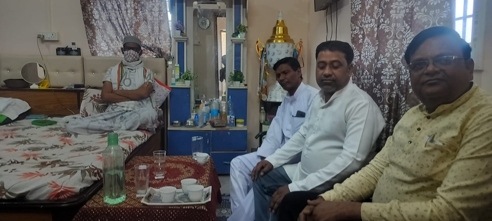 कांग्रेस नेता के स्वस्थ होने पर कार्यकर्ताओं ने किया स्वागत, आवास पहुंचकर जाना हालचाल 1 WhatsApp Image 2026 03 28 at 7.32.44 PM