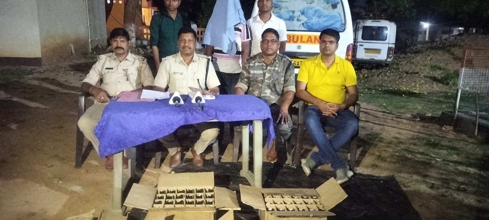 टुण्डी पुलिस को गुप्त सूचना पर एंबुलेंस वाहन से अवैध शराब की जखीरा बरामद चालक हिरासत में 1 IMG 20260415 WA0056