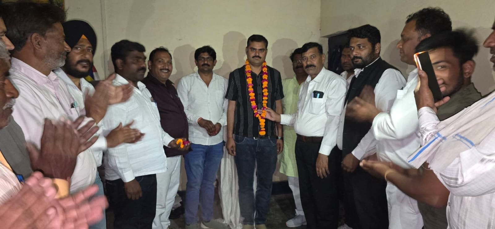 हाथरस में सर्वसम्मति से फैसला: लोकेंद्र कुमार बने डॉ. अंबेडकर शोभायात्रा 2026 के अध्यक्ष 1 हाथरस