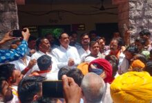 साधु संतों की निश्रा में सैकड़ों गौ भक्तों ने गौ सम्मान दिवस पर राष्ट्रपति के नाम दिया ज्ञापन 8 WhatsApp Image 2026 04 27 at 10.33.16 PM
