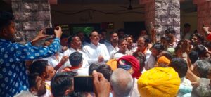 साधु संतों की निश्रा में सैकड़ों गौ भक्तों ने गौ सम्मान दिवस पर राष्ट्रपति के नाम दिया ज्ञापन 5 WhatsApp Image 2026 04 27 at 10.33.16 PM