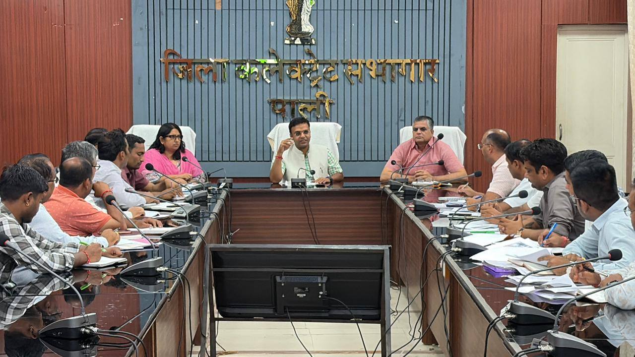 स्वच्छ भारत मिशन (शहरी) समीक्षा बैठक में सफाई व्यवस्था और विकास कार्यों पर जोर 1 684845656 1274342301549028 6179769244642159500 n