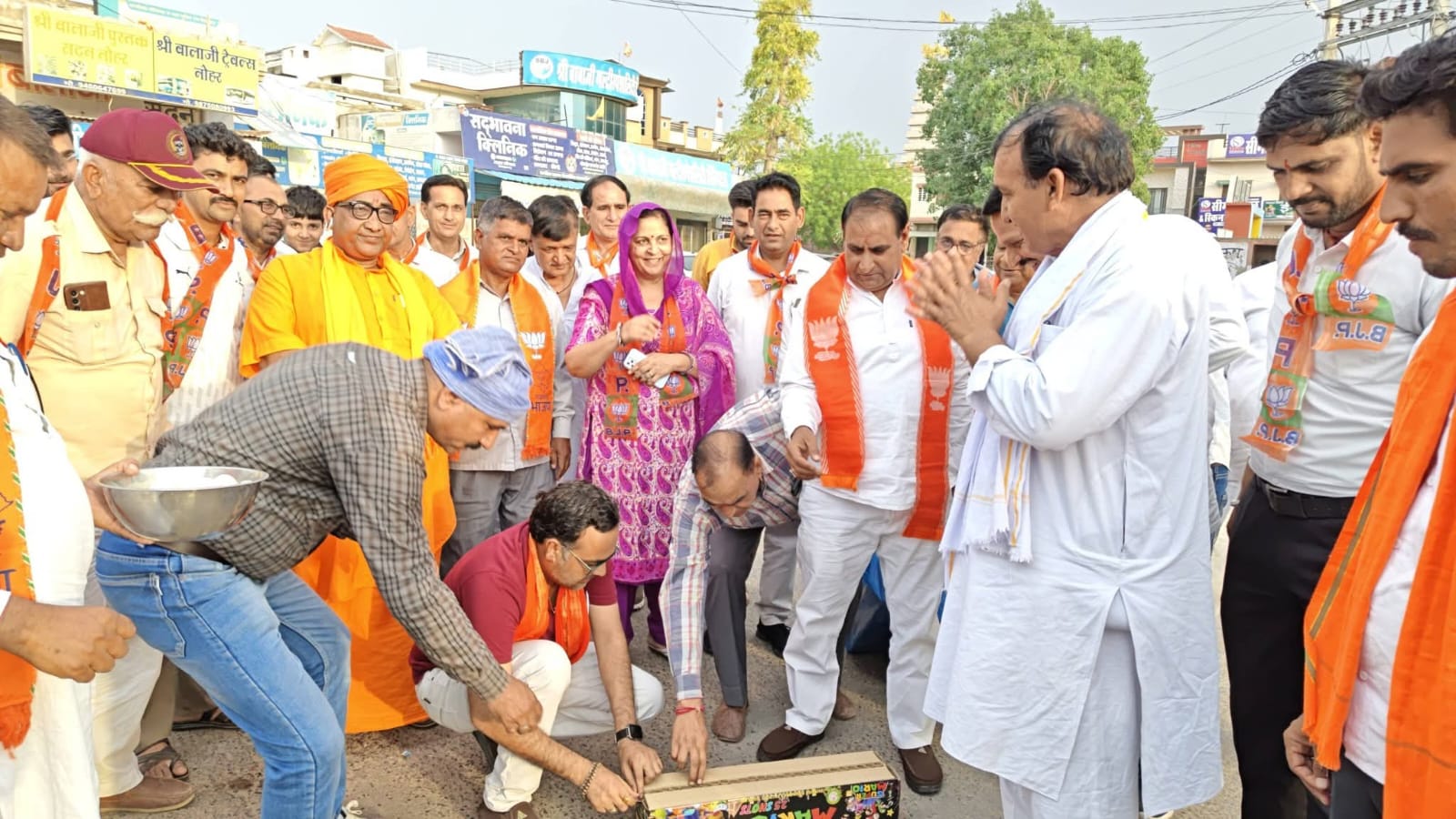 नोहर में भाजपा कार्यकर्ताओं का जश्न: पश्चिम बंगाल और असम में प्रचंड जीत पर आतिशबाजी व मिठाई वितरण 1 IMG 20260505 WA0001