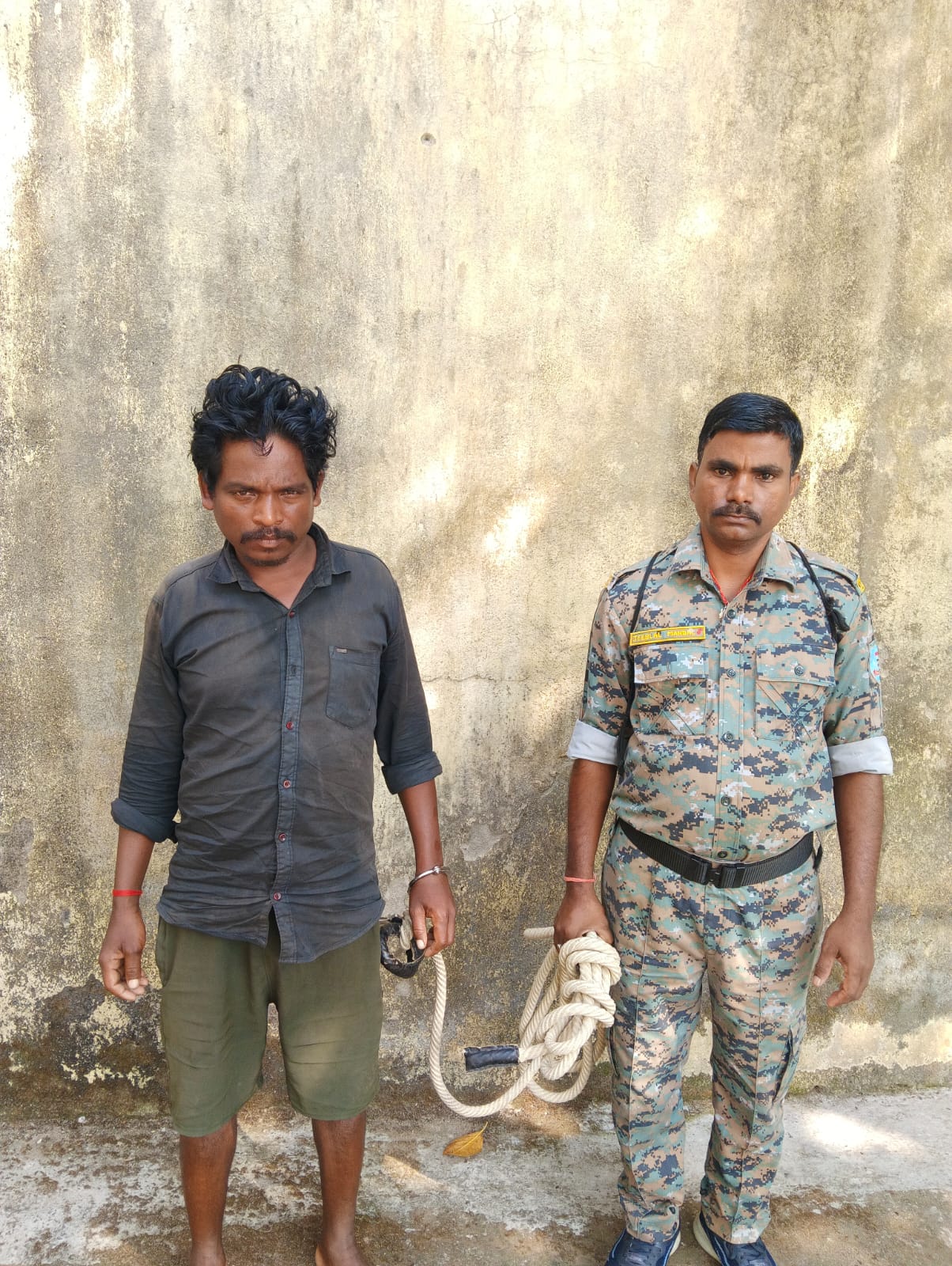मनियांडीह थाना क्षेत्र के फरार वारंटी अनिल किस्कू गिरफ्तार 1 IMG 20260511 WA0035