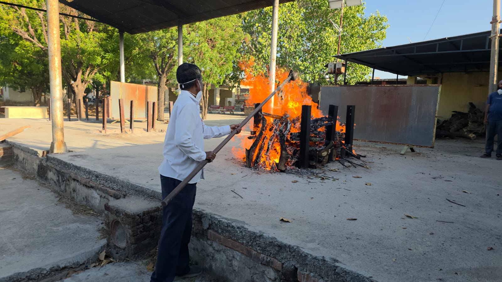 रानी में अज्ञात युवक की सड़क हादसे में मौत, पहचान नहीं होने पर हिंदू रीति से किया अंतिम संस्कार 1 IMG 20260515 WA0060