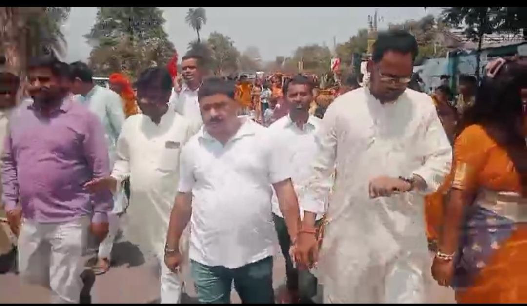 टुण्डी के शिव मंदिर प्रांगण में 41वें रामचरितमानस महायज्ञ में उमड़ी श्रद्धालुओं की भीड़ शिव मंदिर भुरसाबांध कदमाअहरा 1 WhatsApp Image 2026 05 09 at 6.59.42 PM