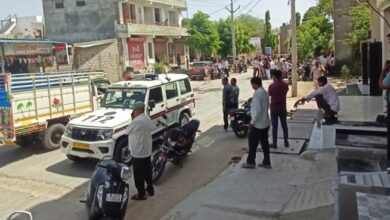 सड़क के गड्ढे ने छीनी मासूम की सांस सुमेरपुर उपखंड प्रशासन की घोर लापरवाही आई सामने 14 WhatsApp Image 2026 05 18 at 11.29.30 PM