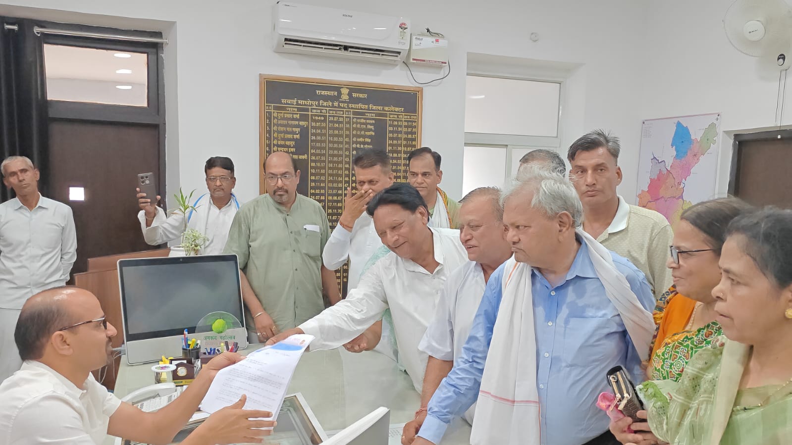 मृतक बालिका को न्याय दिलाने की मांग तेज, अग्रवाल समाज के सैकड़ों लोगों ने किया प्रदर्शन 1 IMG 20260608 WA0014