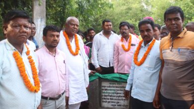 टुण्डी विधायक द्वारा मांझी हाउस शिलान्यास कार्यक्रम के दौरान आदिवासी भाई बहनों द्वारा भव्य स्वागत 8 IMG 20260622 WA0040